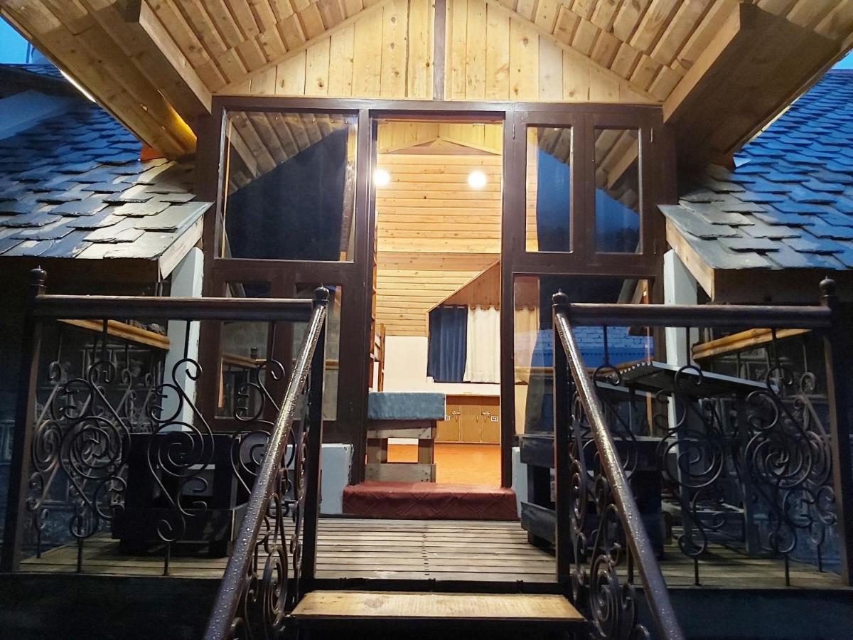 Utopia Hostels Dharamkot Mcleodganj 다람샬라 외부 사진