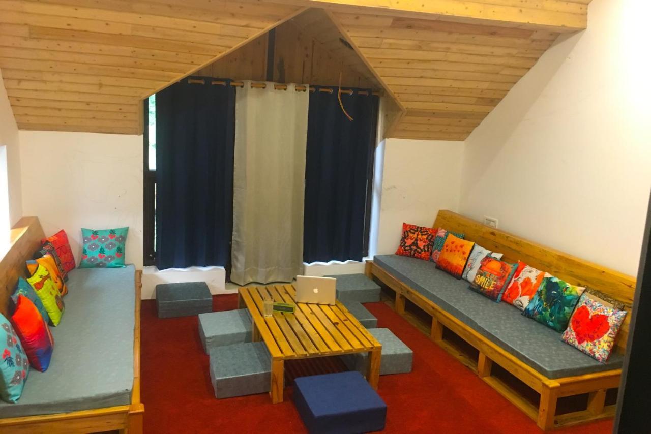 Utopia Hostels Dharamkot Mcleodganj 다람샬라 외부 사진