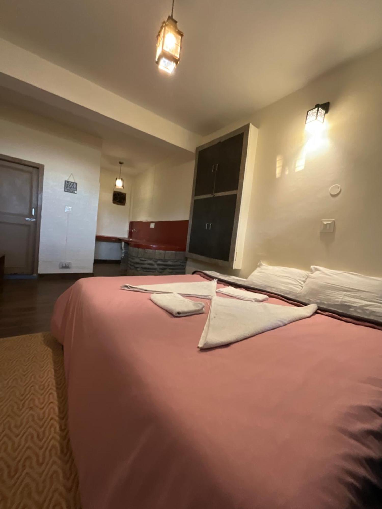 Utopia Hostels Dharamkot Mcleodganj 다람샬라 외부 사진