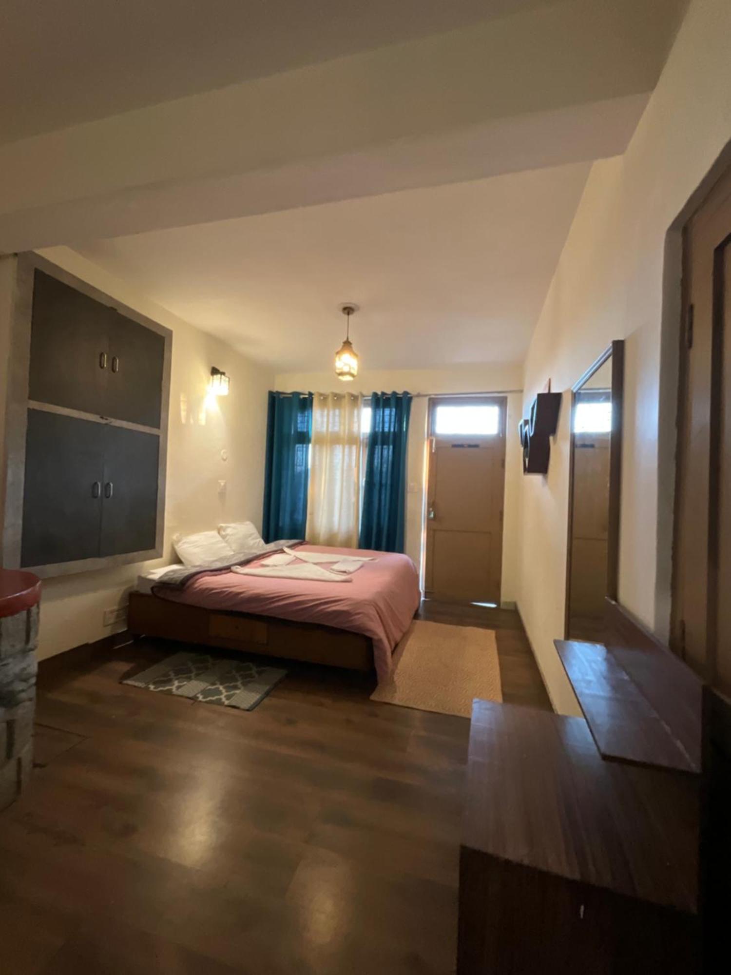 Utopia Hostels Dharamkot Mcleodganj 다람샬라 외부 사진