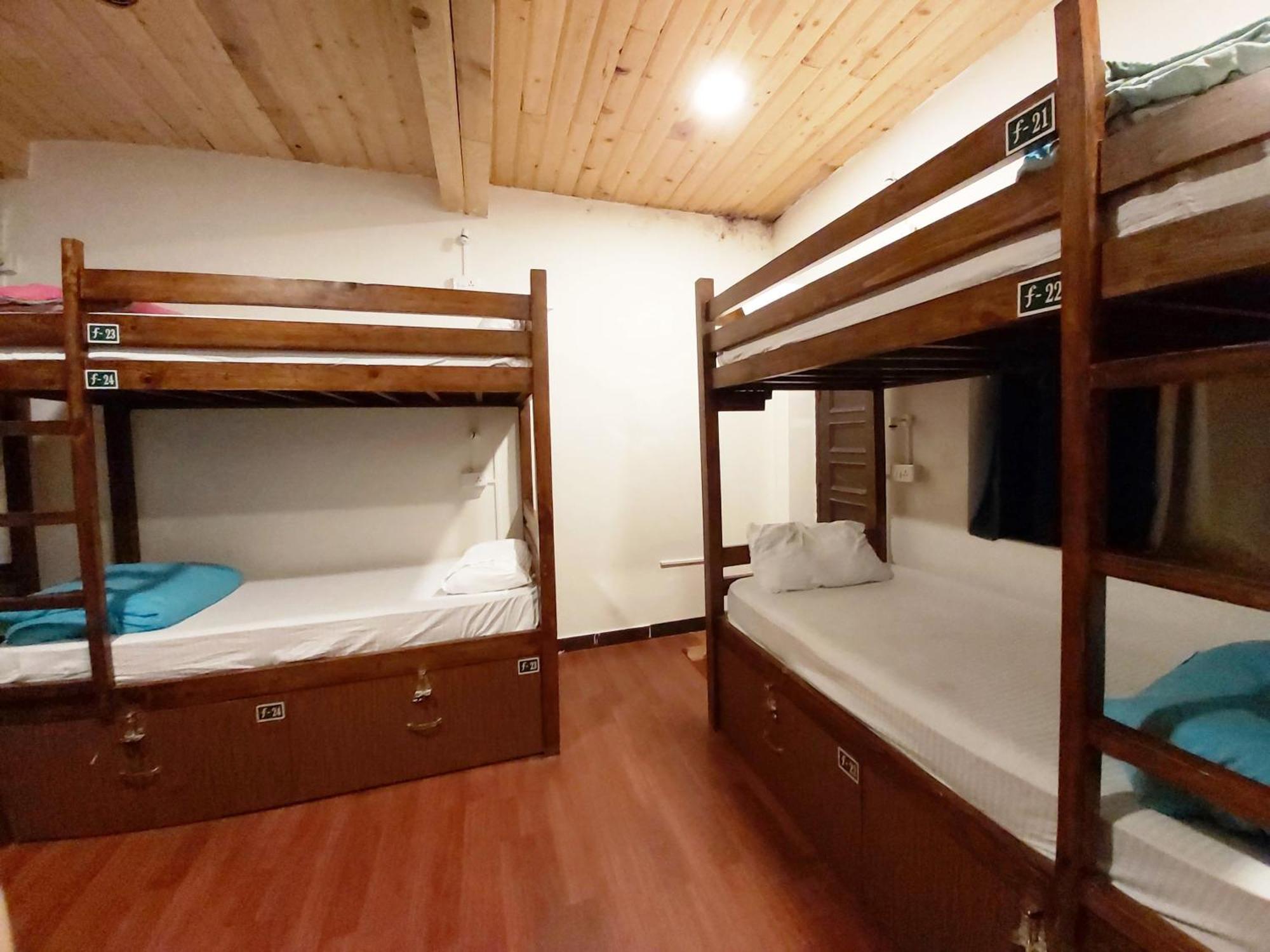Utopia Hostels Dharamkot Mcleodganj 다람샬라 외부 사진