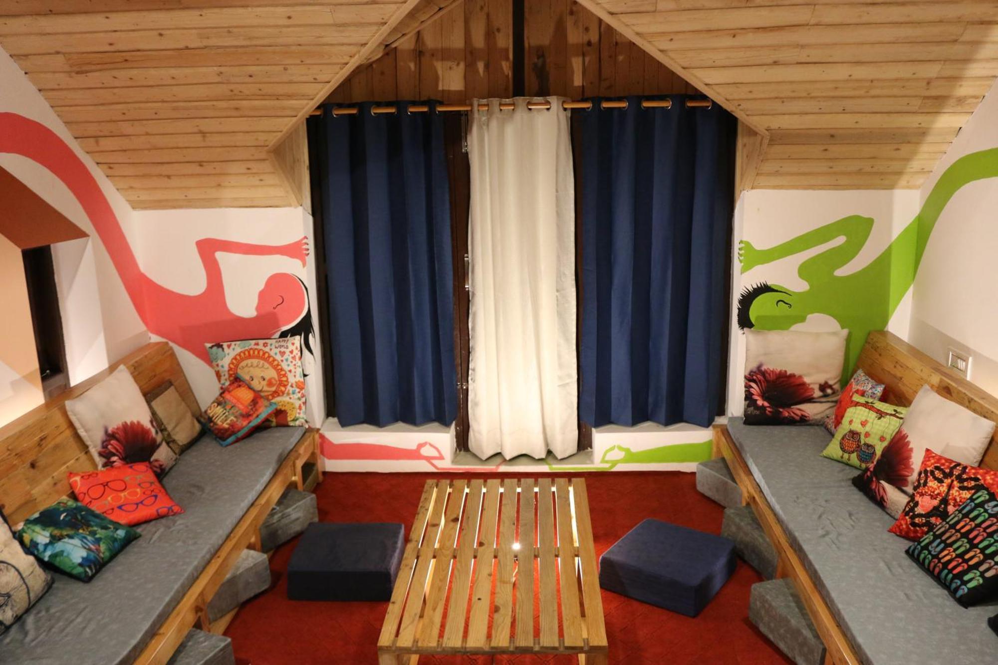 Utopia Hostels Dharamkot Mcleodganj 다람샬라 외부 사진