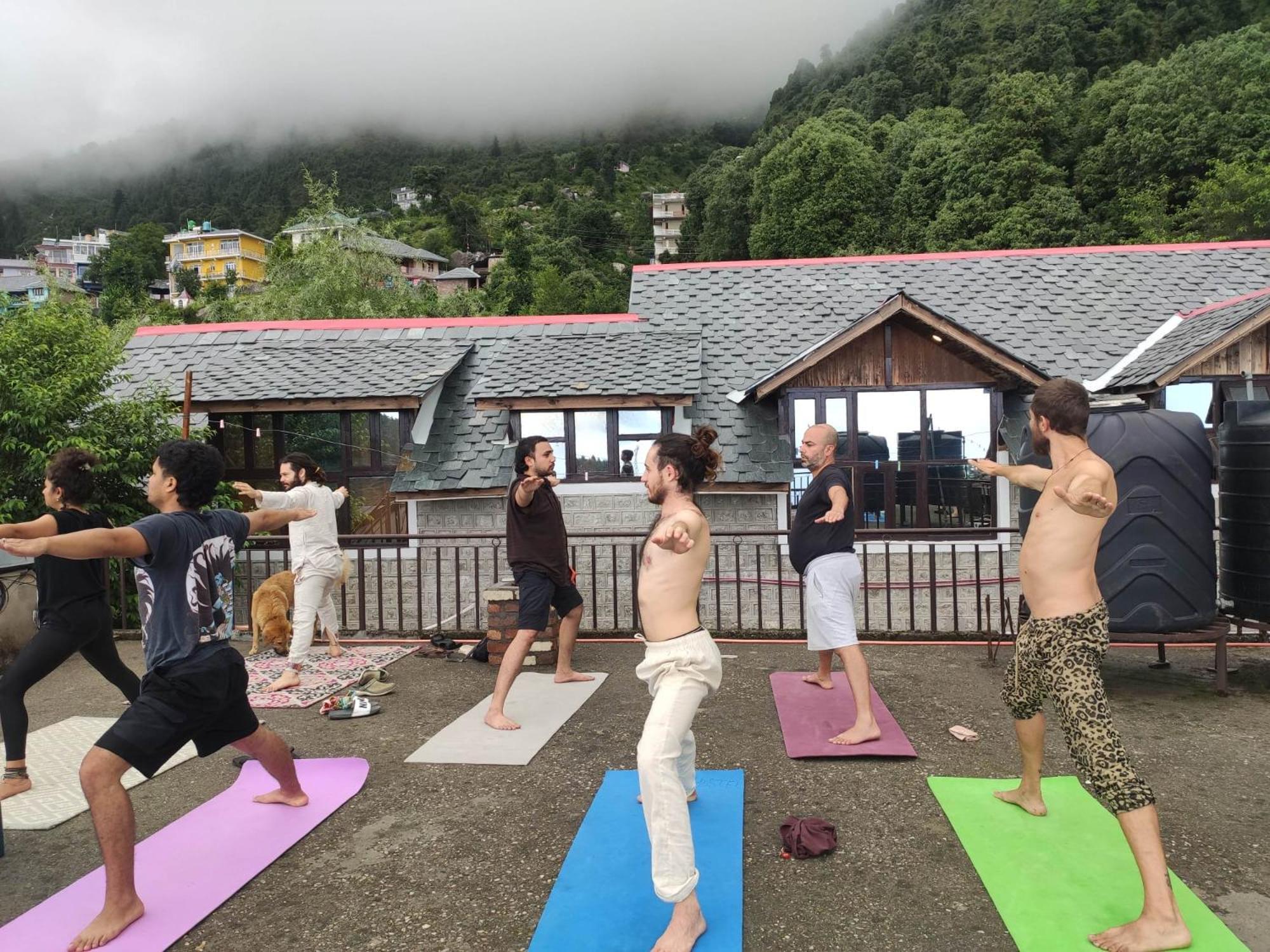 Utopia Hostels Dharamkot Mcleodganj 다람샬라 외부 사진