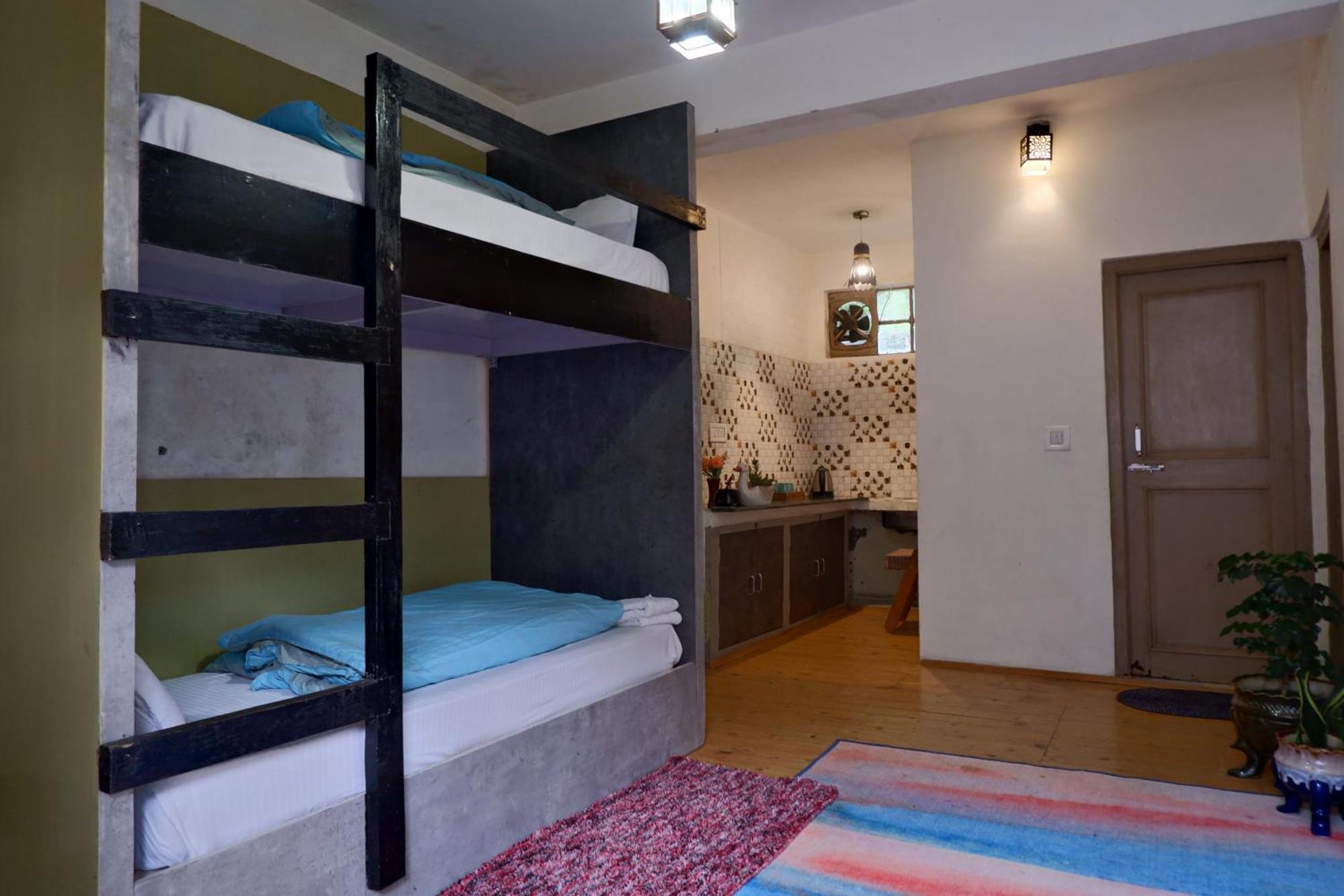 Utopia Hostels Dharamkot Mcleodganj 다람샬라 외부 사진
