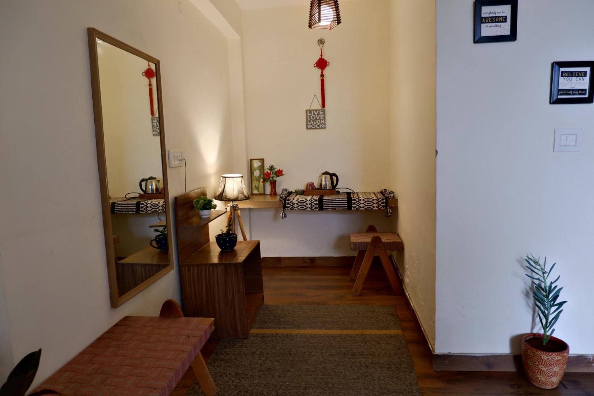 Utopia Hostels Dharamkot Mcleodganj 다람샬라 외부 사진