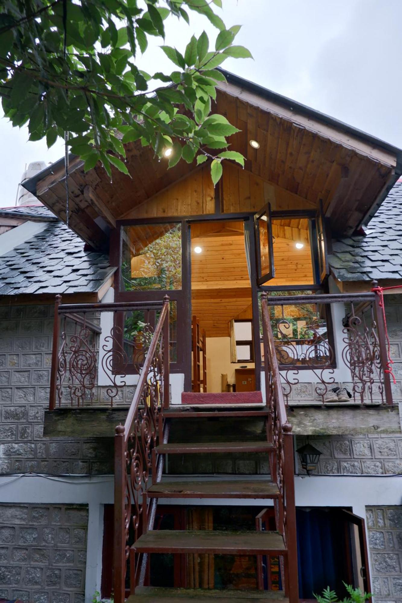 Utopia Hostels Dharamkot Mcleodganj 다람샬라 외부 사진