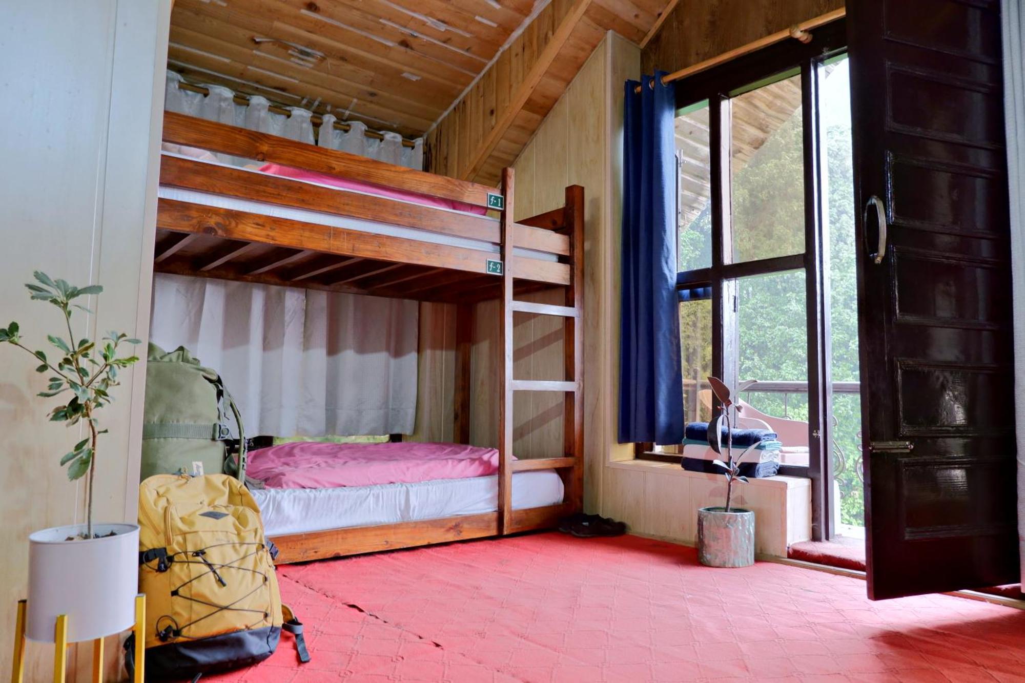 Utopia Hostels Dharamkot Mcleodganj 다람샬라 외부 사진