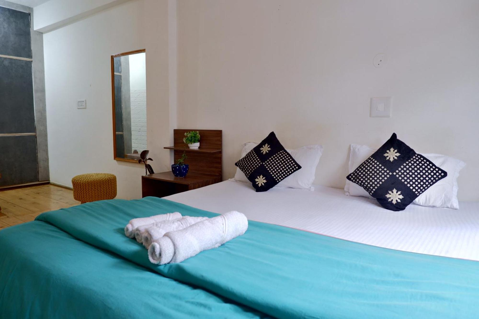 Utopia Hostels Dharamkot Mcleodganj 다람샬라 외부 사진