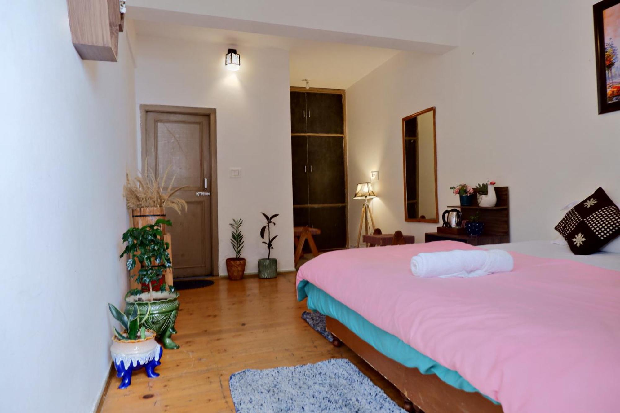 Utopia Hostels Dharamkot Mcleodganj 다람샬라 외부 사진