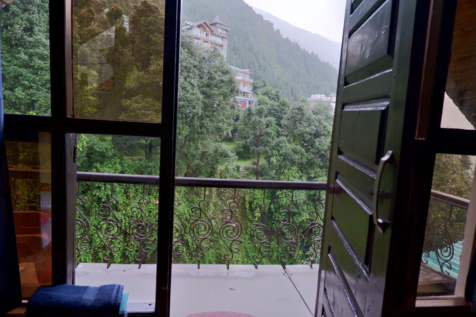 Utopia Hostels Dharamkot Mcleodganj 다람샬라 외부 사진